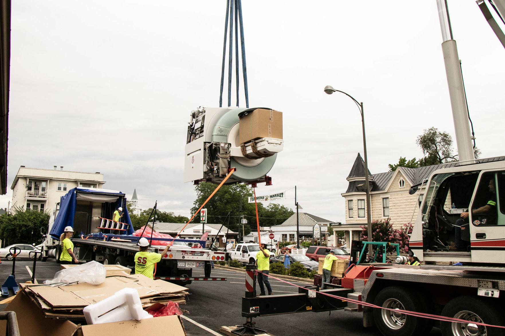Crane lifts MRI Culpeper